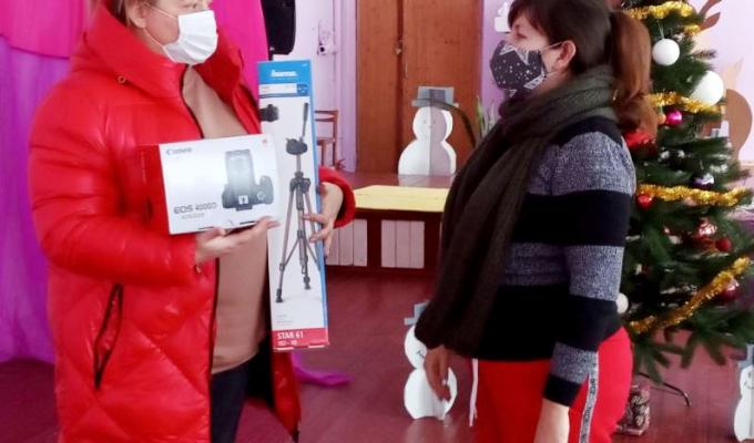 Врубівські дітлахи з гуртку фотолюбителів отримали новорічний подарунок Врубівські дітлахи з гуртку фотолюбителів отримали новорічний подарунок