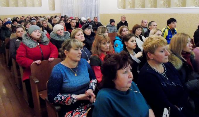 У Попаснянській багатопрофільній гімназії №25 відбулися відкриті батьківські збори за участю голови Попаснянської райдержадміністрації Сергія Шакуна. У Попаснянській багатопрофільній гімназії №25 відбулися відкриті батьківські збори за участю голови Попаснянської райдержадміністрації Сергія Шакуна.