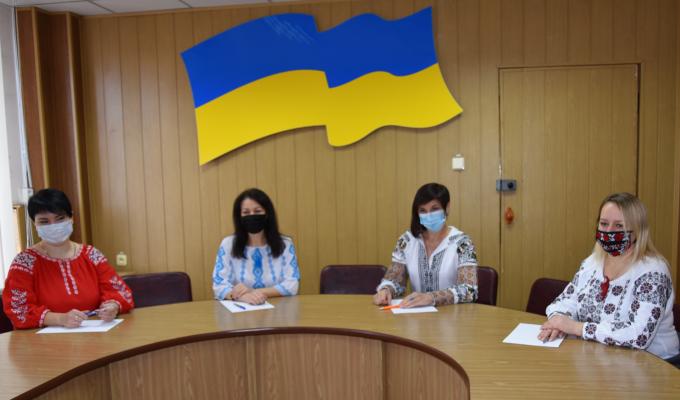Працівники Сєвєродонецької райдержадміністрації долучились до написання XXІ радіодиктанту національної єдності Працівники Сєвєродонецької райдержадміністрації долучились до написання XXІ радіодиктанту національної єдності