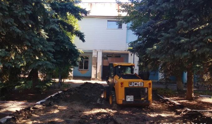 Прилегла територія Центру надання соціальних послуг та районного краєзнавчого музею буде вкрита базальтовою плиткою Прилегла територія Центру надання соціальних послуг та районного краєзнавчого музею буде вкрита базальтовою плиткою