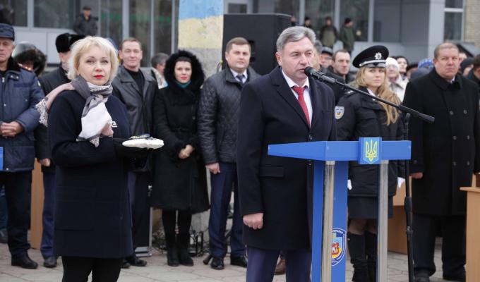 Юрій Гарбуз передав шкільні автобуси на потреби районів Луганщини Юрій Гарбуз передав шкільні автобуси на потреби районів Луганщини