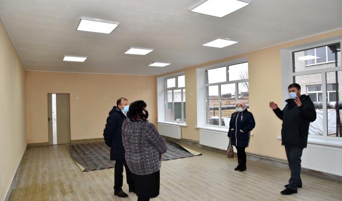 Голова райдержадміністрації з робочим візитом відвідав Троїцьку школу Голова райдержадміністрації з робочим візитом відвідав Троїцьку школу