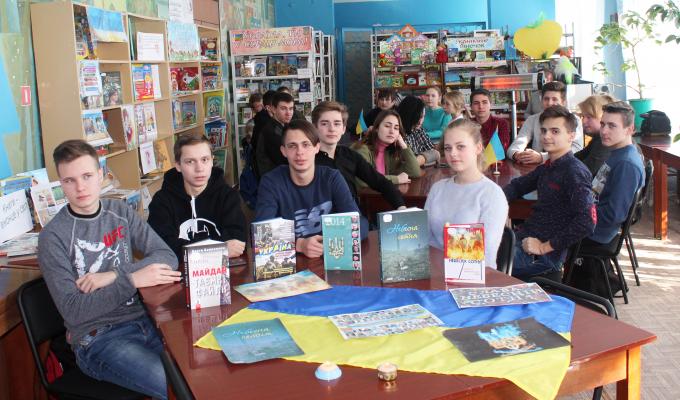 На Попаснянщині відбувся патріотичний діалог присвячений Дню пам’яті Героїв Небесної Сотні На Попаснянщині відбувся патріотичний діалог присвячений Дню пам’яті Героїв Небесної Сотні