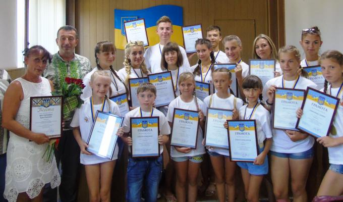 Учасники Попаснянського естрадного театру "Конфеті" поїдуть на відпочинок до Китаю Учасники Попаснянського естрадного театру "Конфеті" поїдуть на відпочинок до Китаю