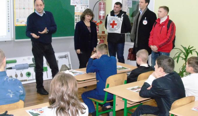 Міністр МТОТ Вадим Черниш відвідав прифронтове Гірське Міністр МТОТ Вадим Черниш відвідав прифронтове Гірське