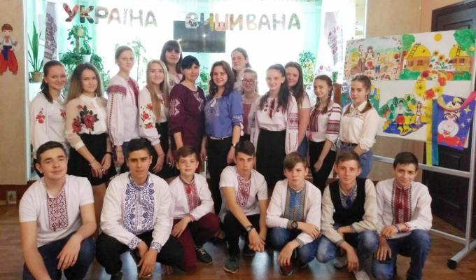 Бібліотекарями проведено захід «Вишиванка - код нації» Бібліотекарями проведено захід «Вишиванка - код нації»
