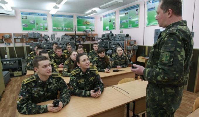 До уваги юнаків та дівчат! До уваги юнаків та дівчат!