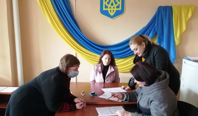 Фахівці архівного відділу Сєвєродонецької РДА провели перевірку стану архівної справи у ВЦА селища Новотошківське Фахівці архівного відділу Сєвєродонецької РДА провели перевірку стану архівної справи у ВЦА селища Новотошківське