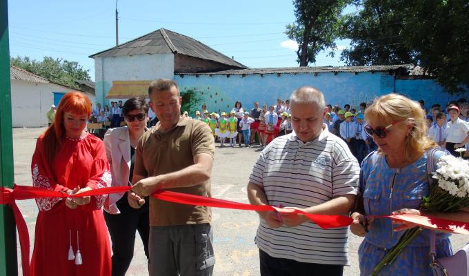 У Попаснянській загальноосвітній школі №21 відкрито сучасний спортивний майданчик У Попаснянській загальноосвітній школі №21 відкрито сучасний спортивний майданчик