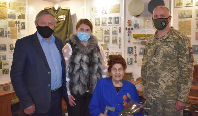 Свій ювілейний день народження відзначила кремінянка, ветеран війни Людмила Гаврилівна Євдошенко Свій ювілейний день народження відзначила кремінянка, ветеран війни Людмила Гаврилівна Євдошенко