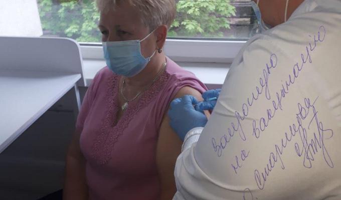 Керівник Кремінської організації ветеранів України Олександра Старикова відсьогодні має захист від COVID-19 Керівник Кремінської організації ветеранів України Олександра Старикова відсьогодні має захист від COVID-19