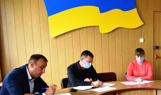 3 червня перший заступник голови Сєвєродонецької районної державної адміністрації Євген Жданов провів перше засідання районної тимчасової комісії з питань погашення заборгованості із заробітної плати 3 червня перший заступник голови Сєвєродонецької районної державної адміністрації Євген Жданов провів перше засідання районної тимчасової комісії з питань погашення заборгованості із заробітної плати