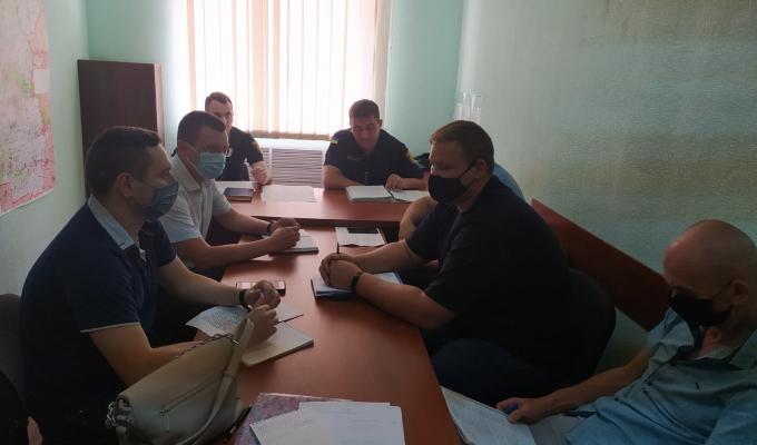 8 червня першим заступником голови Сєвєродонецької РДА Євгеном Ждановим спільно із представниками Сєвєродонецького районного управління ДСНС проведено робочу зустріч 8 червня першим заступником голови Сєвєродонецької РДА Євгеном Ждановим спільно із представниками Сєвєродонецького районного управління ДСНС проведено робочу зустріч