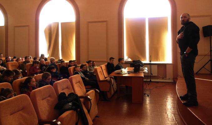На Попаснянщині відбулася презентація документальної кінострічки «Брати по зброї» На Попаснянщині відбулася презентація документальної кінострічки «Брати по зброї»