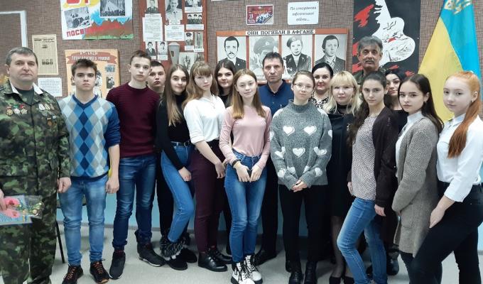 В Попаснянському районному краєзнавчому музеї відбувся урок мужності до Дня вшанування учасників бойових дій на території інших держав В Попаснянському районному краєзнавчому музеї відбувся урок мужності до Дня вшанування учасників бойових дій на території інших держав