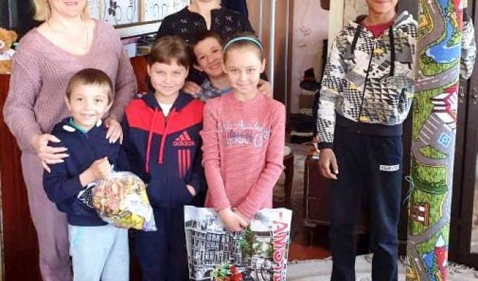 Очільниця Попаснянського району відвідала два будинки сімейного типу: родину Печених та родину Андрієнко Очільниця Попаснянського району відвідала два будинки сімейного типу: родину Печених та родину Андрієнко