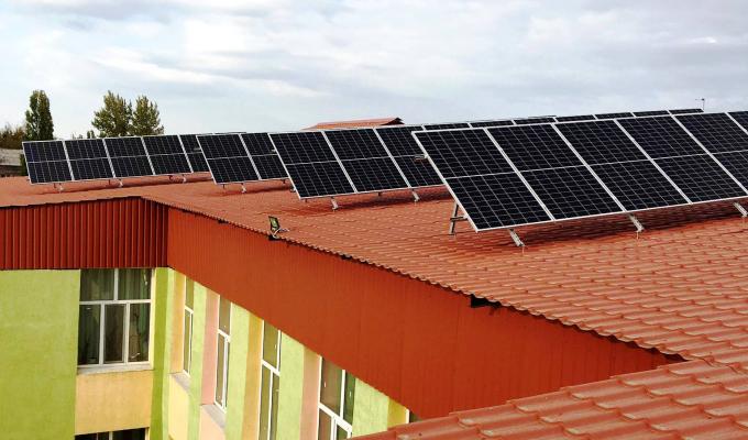 На Гірській багатопрофільній гімназії встановлено сонячні панелі
