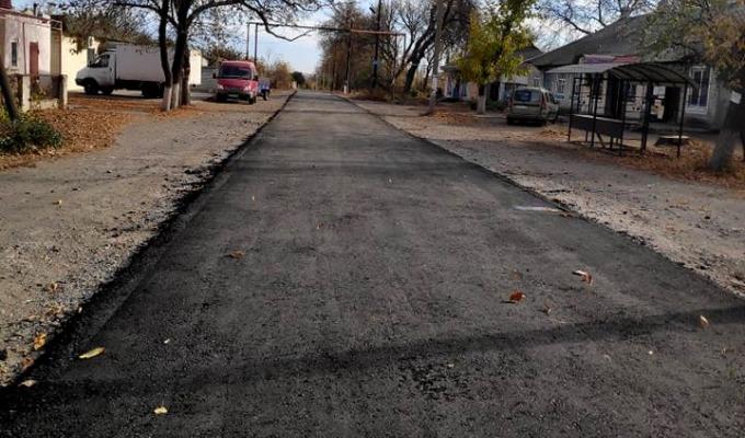 У Комишувасі відремонтували дорогу до школи