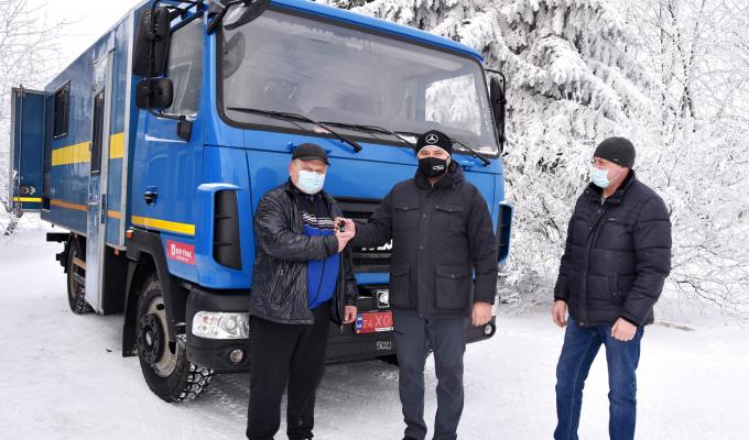 Роман Власенко передав ключі від спеціалізованого автомобіля для проведення ремонтних робіт на мережах водопостачання і водовідведення. Роман Власенко передав ключі від спеціалізованого автомобіля для проведення ремонтних робіт на мережах водопостачання і водовідведення.