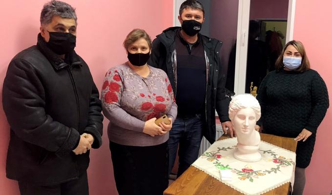 Роман Власенко відкрив відремонтовані класи художнього відділення у Гірській філії ДШМ Роман Власенко відкрив відремонтовані класи художнього відділення у Гірській філії ДШМ