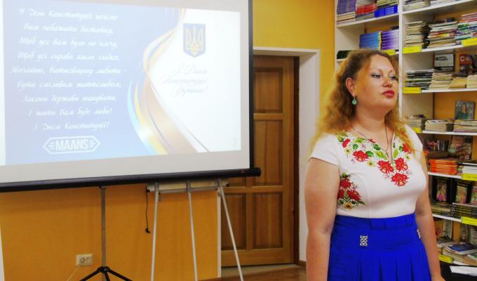 У Попаснянському районі пройшов Єдиний день інформування населення, присвячений Дню Конституції України У Попаснянському районі пройшов Єдиний день інформування населення, присвячений Дню Конституції України