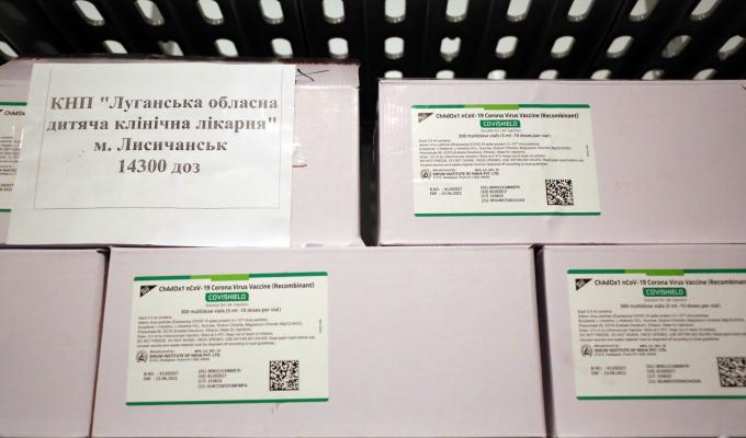 Луганщина отримала першу партію вакцини проти COVID-19 Луганщина отримала першу партію вакцини проти COVID-19