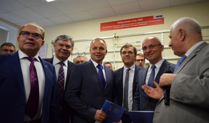 Новий Центр енергоефективності у Києві готуватиме енергоаудиторів та енергоменеджерів за міжнародними стандартами Новий Центр енергоефективності у Києві готуватиме енергоаудиторів та енергоменеджерів за міжнародними стандартами