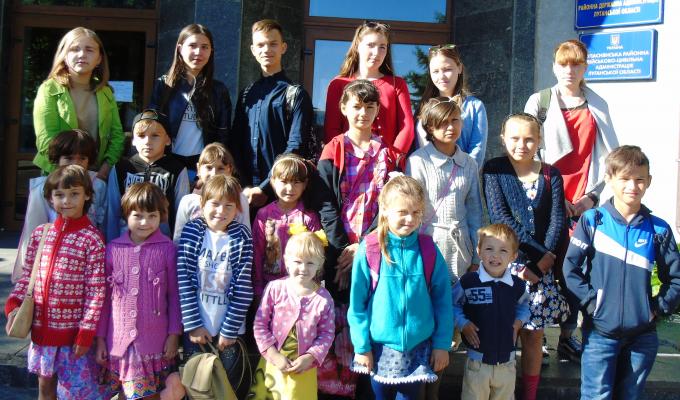 Діти Попаснянського району вирушили до обласного центру на свято Діти Попаснянського району вирушили до обласного центру на свято