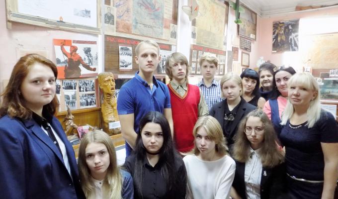 Попаснянський краєзнавчий музей провів урок історії «Партизанська слава не меркне» Попаснянський краєзнавчий музей провів урок історії «Партизанська слава не меркне»
