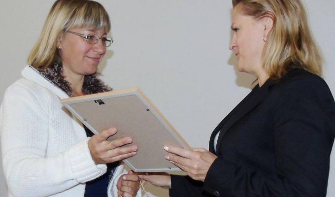 Усиновителів та опікунів Попаснянщини відзначили грамотами та подарунками Усиновителів та опікунів Попаснянщини відзначили грамотами та подарунками