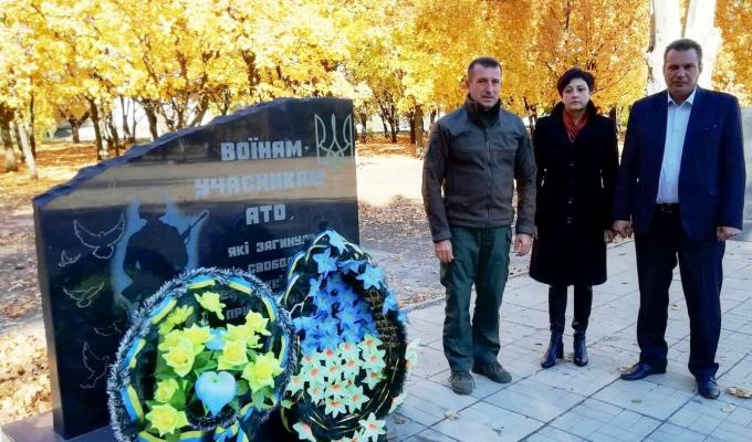 Відбулося урочисте покладання квітів до пам’ятних знаків воїнам АТО Відбулося урочисте покладання квітів до пам’ятних знаків воїнам АТО