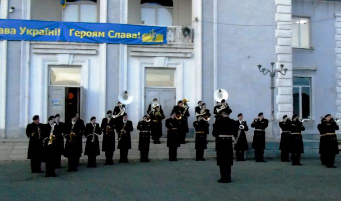 Для попаснян виступив військовий оркестр 194 понтонно-мостового загону Для попаснян виступив військовий оркестр 194 понтонно-мостового загону
