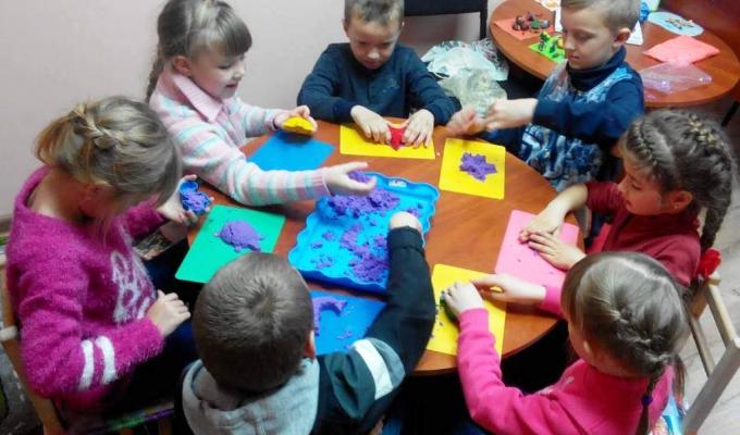 Для дітей пройшло заняття із кінетичним піском
