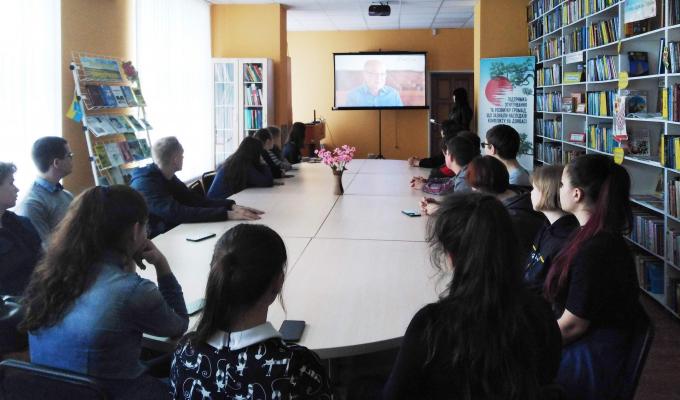 В Попаснянській районній бібліотеці проведено годину пам'яті: «Зона лиха» В Попаснянській районній бібліотеці проведено годину пам'яті: «Зона лиха»