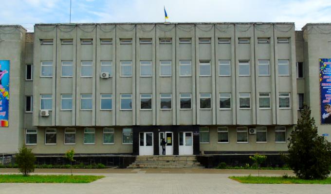 Фасад Попаснянської районної дитячої школи мистецтв було оздоблено новими яскравими банерами Фасад Попаснянської районної дитячої школи мистецтв було оздоблено новими яскравими банерами