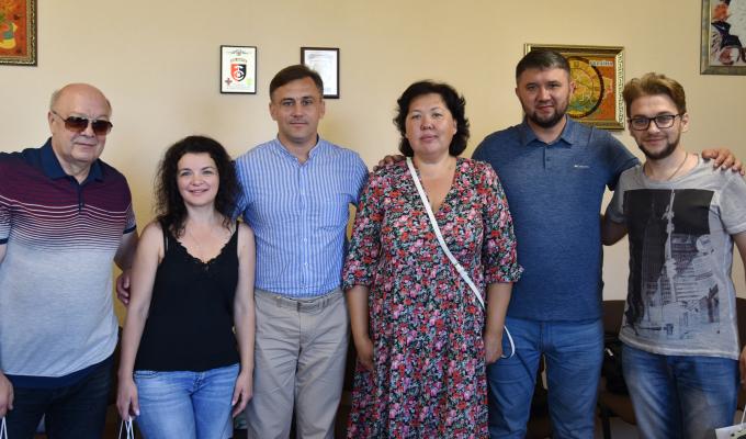 Роман Власенко подякував артистам міжнародного фестивалю «Шлягер року» за виступ Роман Власенко подякував артистам міжнародного фестивалю «Шлягер року» за виступ