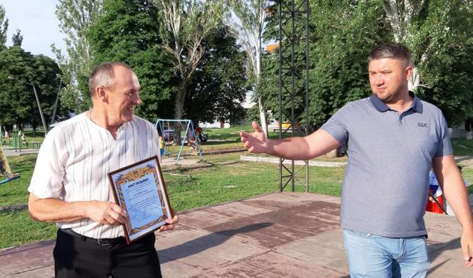 Роман Власенко привітав жителів Попаснянської громади з Днем Конституції України Роман Власенко привітав жителів Попаснянської громади з Днем Конституції України