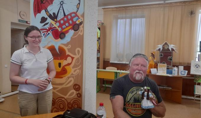 За ініціативи голови Сєвєродонецької РДА Романа Власенка у Кремінній і Попасній проходять зустрічі молоді із волонтером Terry Currie