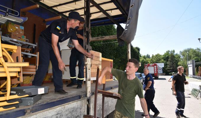 Вісім комунальних установ Попаснянської та Гірської громад отримали гуманітарну допомогу від Королівства Нідерландів Вісім комунальних установ Попаснянської та Гірської громад отримали гуманітарну допомогу від Королівства Нідерландів