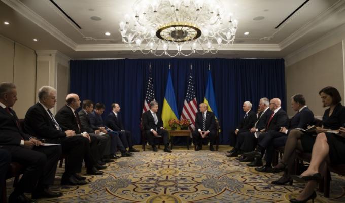 Президент України Петро Порошенко відстоює інтереси жителів Східної України