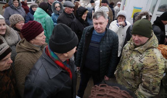 Юрій Гарбуз відвідав великодній ярмарок та контрольно-пропускний пункт у Станиці Луганській Юрій Гарбуз відвідав великодній ярмарок та контрольно-пропускний пункт у Станиці Луганській