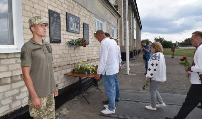 У Попасній відкрили меморіальну дошку Темуру Юлдашеву У Попасній відкрили меморіальну дошку Темуру Юлдашеву