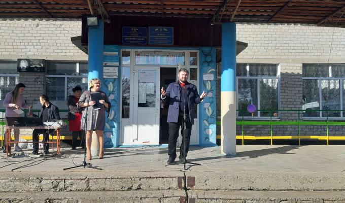 Село Троїцьке Попаснянської громади, що на самій передовій, відсвяткувало День народження Село Троїцьке Попаснянської громади, що на самій передовій, відсвяткувало День народження