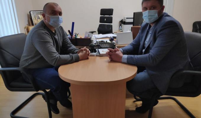 Роман Власенко провів робочу зустріч з керівником Попаснянського вагоноремонтного заводу Роман Власенко провів робочу зустріч з керівником Попаснянського вагоноремонтного заводу