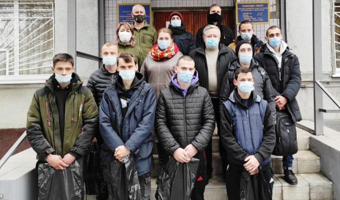 Призовники з Кремінської та Рубіжанської громад відправились на строкову військову службу Призовники з Кремінської та Рубіжанської громад відправились на строкову військову службу