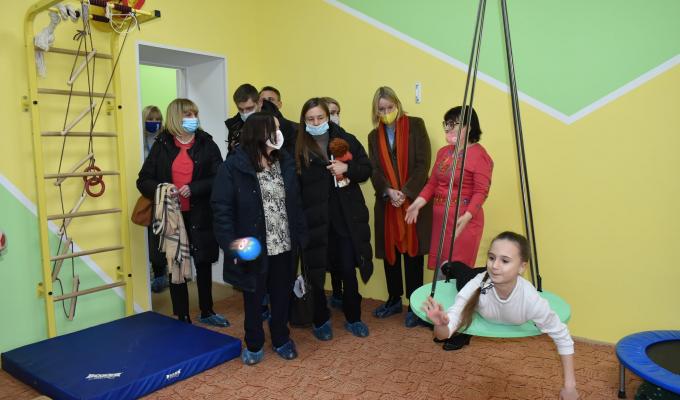 Чергова допомога вразливим верствам населення з прифронтових територій надійшла від Європейського Союзу Чергова допомога вразливим верствам населення з прифронтових територій надійшла від Європейського Союзу
