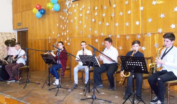 В Попаснянській районній дитячій школі мистецтв відбувся звітний концерт В Попаснянській районній дитячій школі мистецтв відбувся звітний концерт