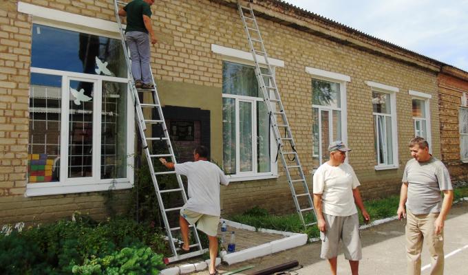 Облаштовано меморіальну дошку воїнам, які загинули, виконуючи інтернаціональний обов’язок Облаштовано меморіальну дошку воїнам, які загинули, виконуючи інтернаціональний обов’язок