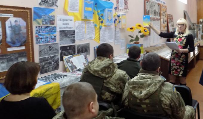 Для учнів середніх класів в районному краєзнавчому музеї відбувся час пам'яті Для учнів середніх класів в районному краєзнавчому музеї відбувся час пам'яті