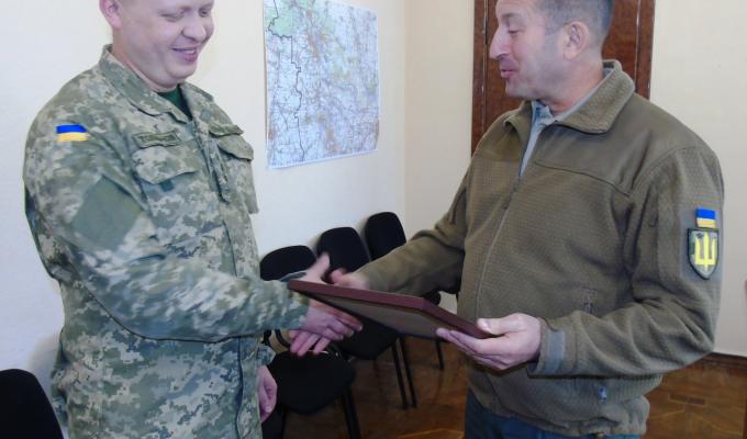 Сергій Шакун відзначив військового лікаря-хірурга Сергій Шакун відзначив військового лікаря-хірурга